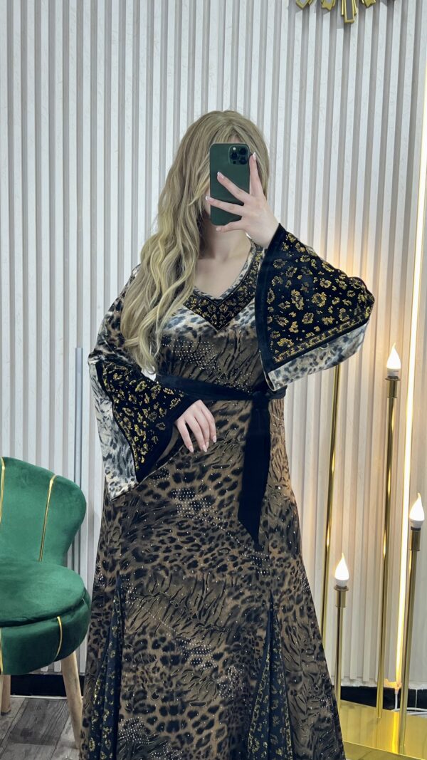 Robe Naila – Image 2