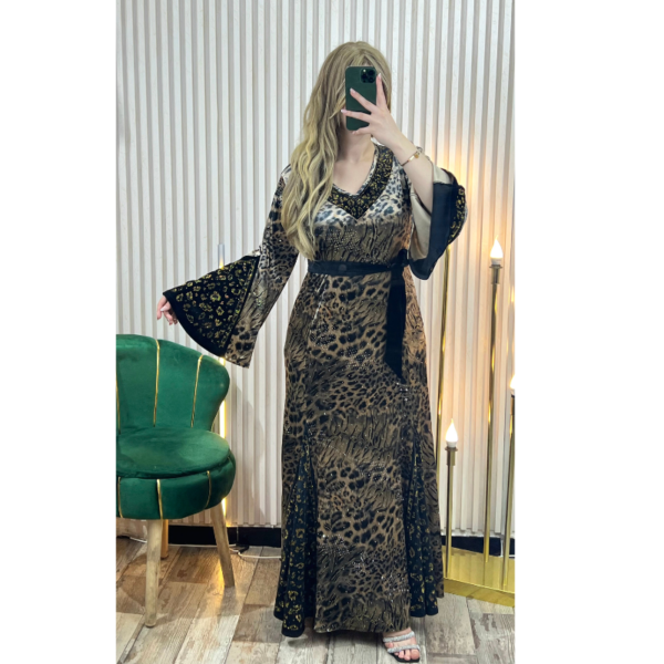 Robe Naila