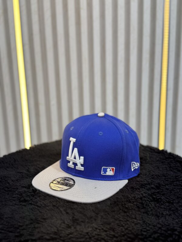 LA White Blue